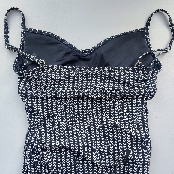 LA BLANCA Santana Skirted Swimsuit 8 One Piece Swimdress Abstract Black White - Picture 8 of 13